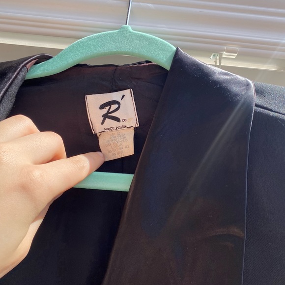 R’ co Vintage Black Blazer with Tie - Picture 3 of 5